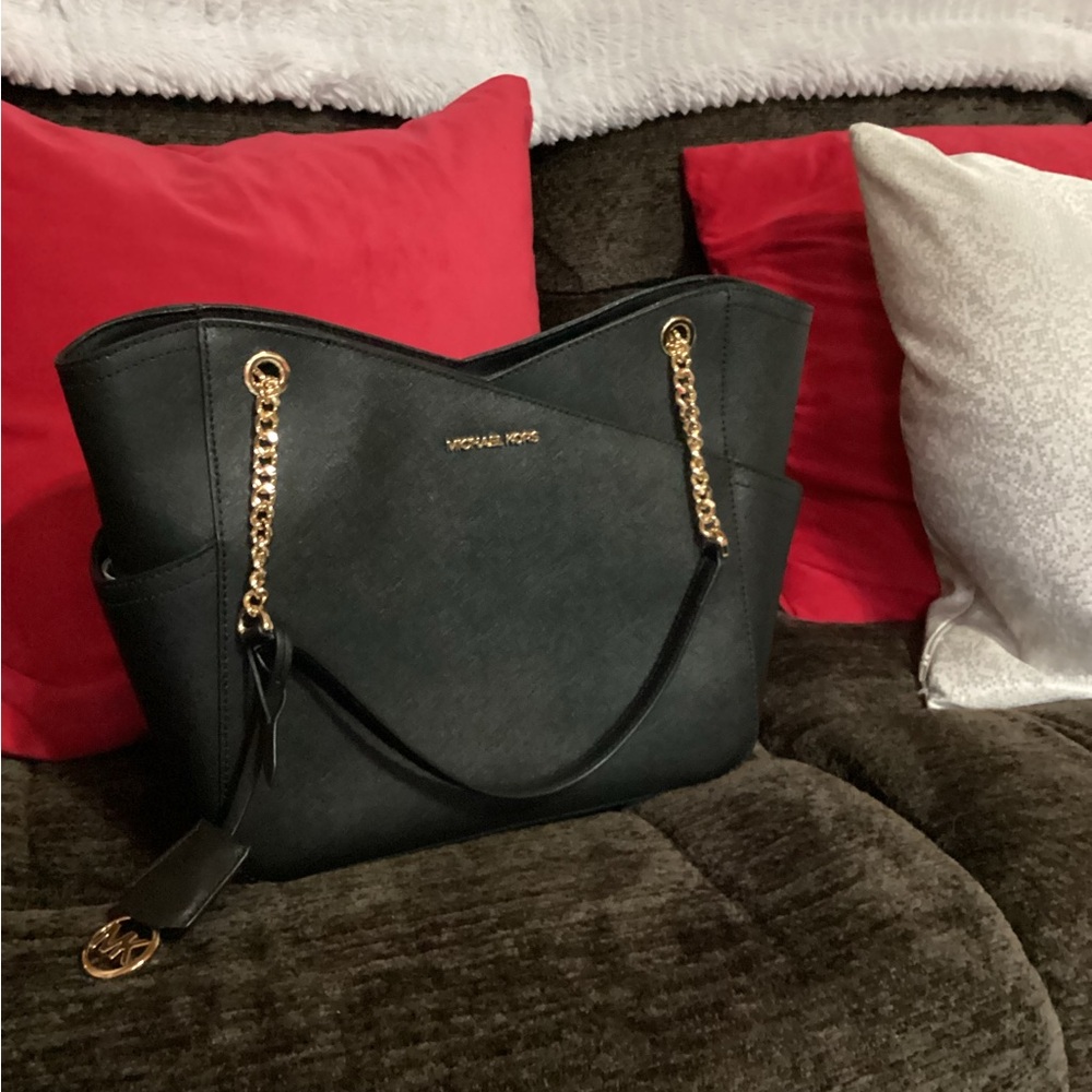 Michael Kors Black Shoulder Bag with Gold Chain - NWOT - Picture 4 of 13